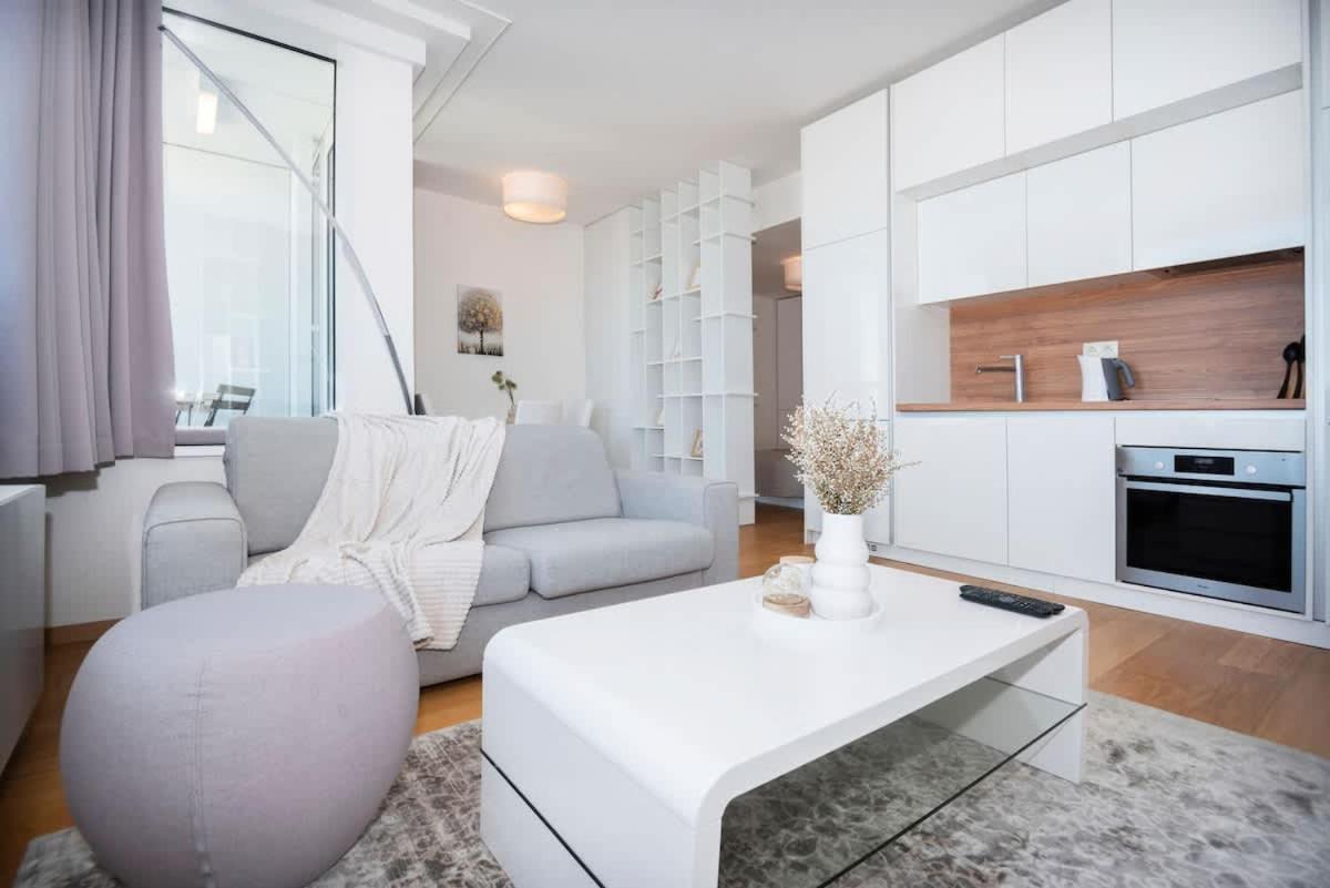 شقة Luxury 1Bdrm On The 28Th Floor براتسيلافا المظهر الخارجي الصورة