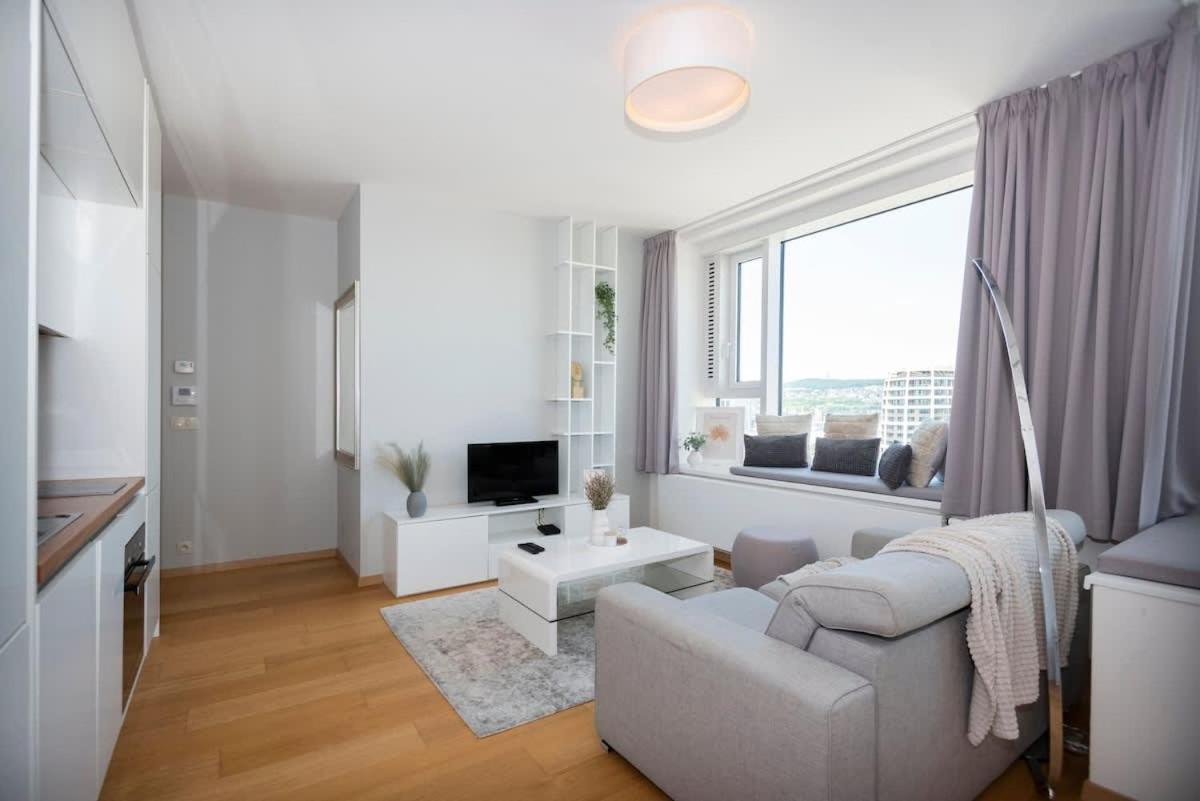شقة Luxury 1Bdrm On The 28Th Floor براتسيلافا المظهر الخارجي الصورة
