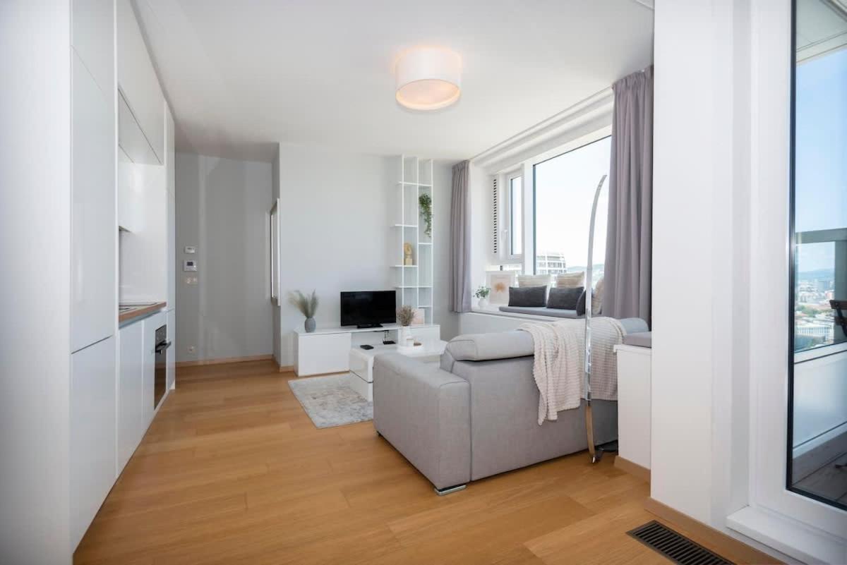 شقة Luxury 1Bdrm On The 28Th Floor براتسيلافا المظهر الخارجي الصورة